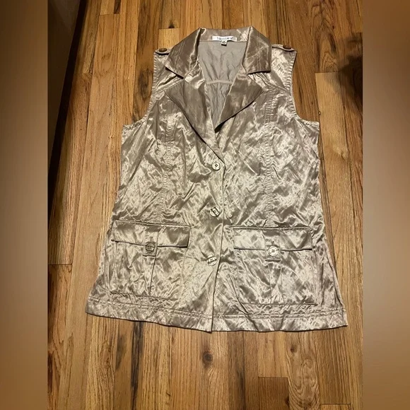 TravelSmith Shimmering Tan Vest - Picture 2 of 7